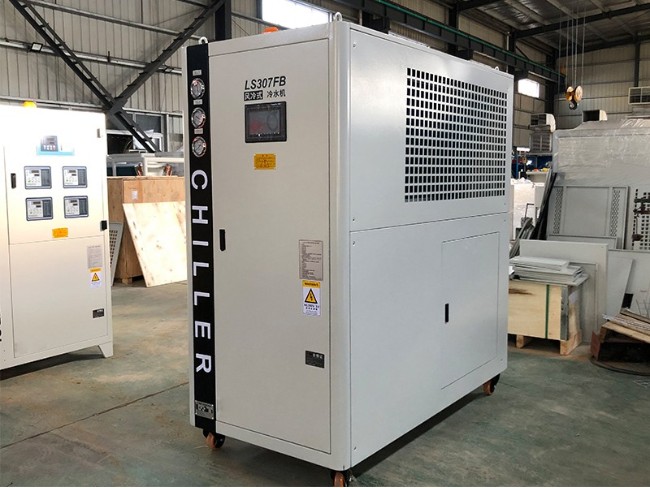 客戶100KVA焊接機(jī)器人多臺，引入機(jī)器人冷水機(jī)LS307FB，質(zhì)量更穩(wěn)定